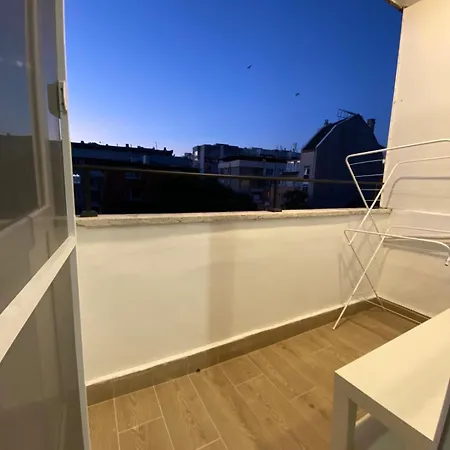 Modern 2 Bedroom In The Heart Of *