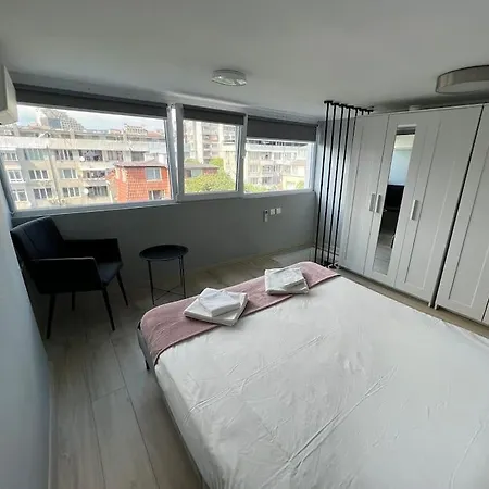 Apartment Modern 2 Bedroom In The Heart Of