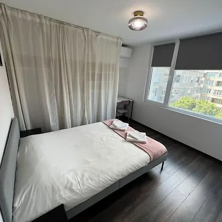 Apartment Modern 2 Bedroom In The Heart Of