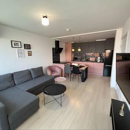 Modern 2 Bedroom In The Heart Of Апартаменти *